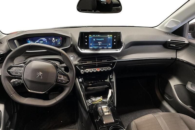 Käytetty Peugeot e-208 100 kW (136 HP) 2023 Musta Viistoperä