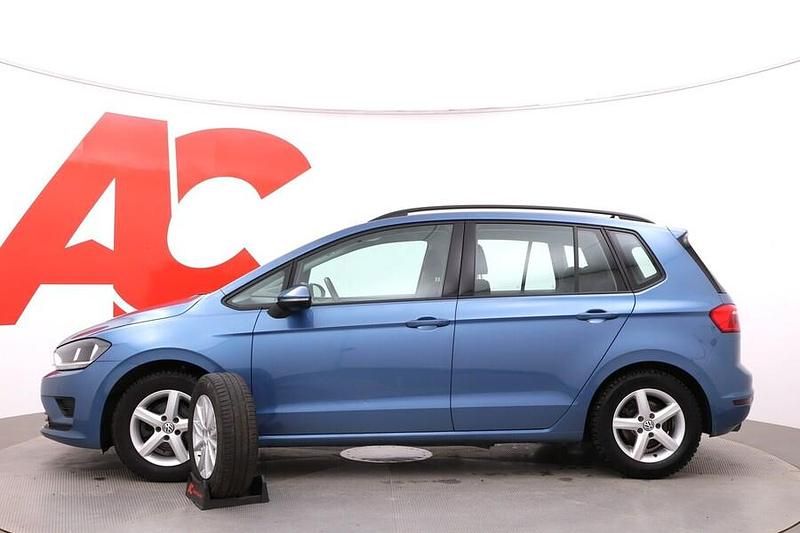 Käytetty VW Golf Sportsvan Comfortline 110 HP (80 kW) 2015 Sininen Tila-auto