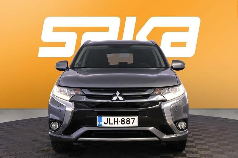 Käytetty Mitsubishi Outlander P-HEV Intense+ 203 HP (149 kW) 2016 Katumaasturi
