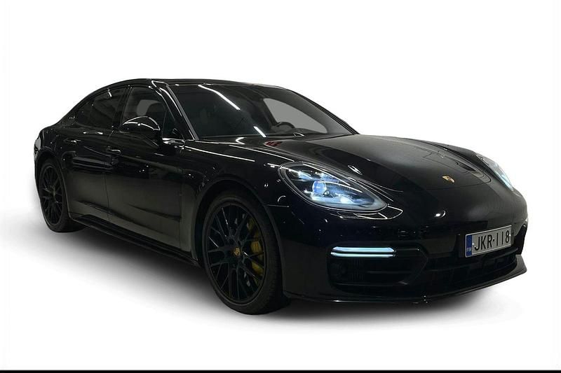 Käytetty Porsche Panamera Turbo S 671 HP (493 kW) 2017 Musta Sedan