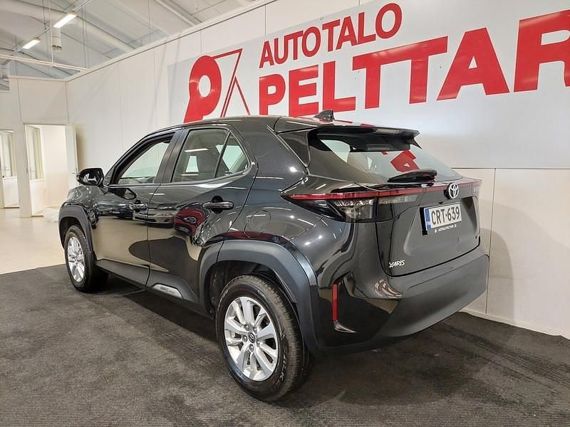Käytetty Toyota Yaris Cross Active 116 HP (85 kW) 2024 Musta Katumaasturi