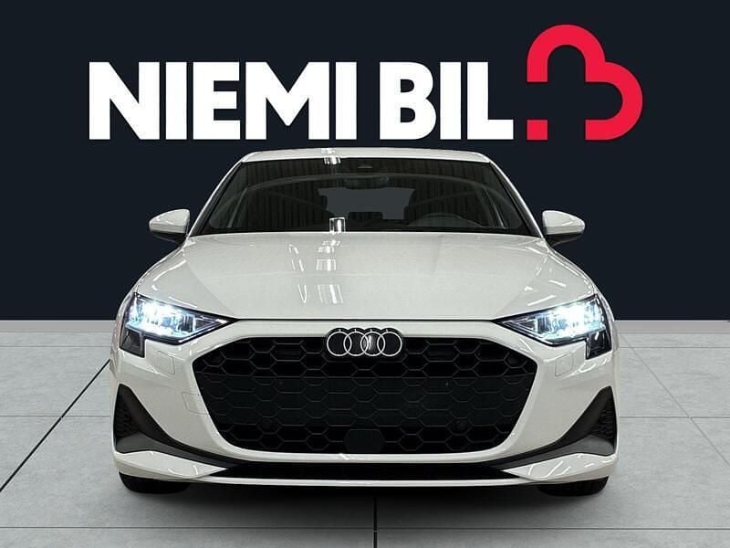 Käytetty Audi A3 Sportback Advanced 2025 Viistoperä