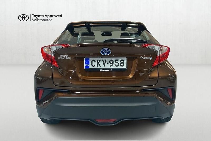 Käytetty Toyota C-HR Active 122 HP (89 kW) 2017 Ruskea (beige) Katumaasturi