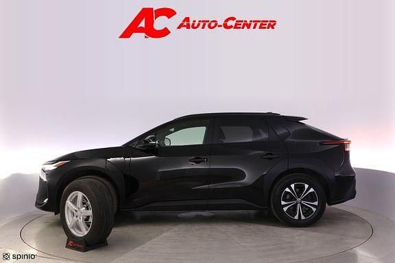 Käytetty Toyota bZ4X Style 252 kW (343 HP) 2022 Valkoinen Katumaasturi