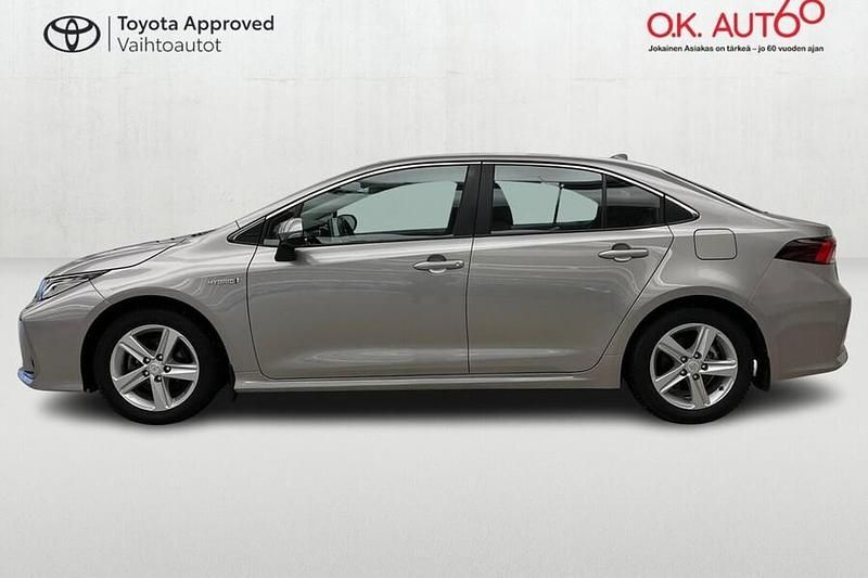 Käytetty Toyota Corolla Active 121 HP (88 kW) 2021 Hopea Sedan