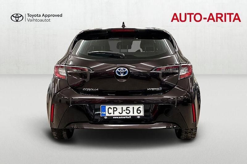 Käytetty Toyota Corolla Life 122 HP (89 kW) 2021 Met. musta Viistoperä