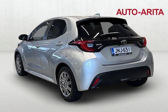 Käytetty Toyota Yaris Edition 114 HP (83 kW) 2024 Hopea Viistoperä