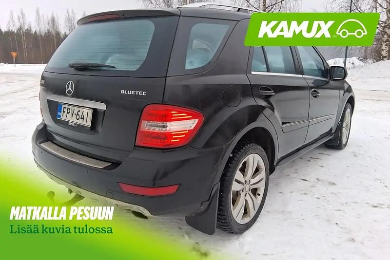 Käytetty Mercedes ML350 211 HP (155 kW) 2010 Musta Katumaasturi