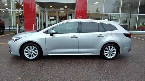 Käytetty Toyota Corolla Edition 138 HP (101 kW) 2023 Hopea Farmari