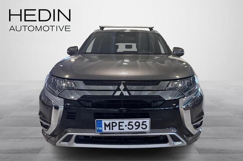 Käytetty Mitsubishi Outlander P-HEV Instyle 135 HP (99 kW) 2019 Ruskea Katumaasturi