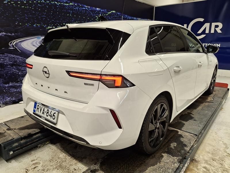 Käytetty Opel Astra Innovation 180 HP (132 kW) 2023 Valkoinen Viistoperä