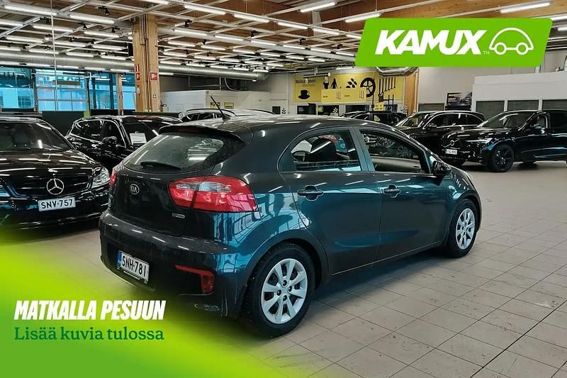 Käytetty Kia Rio LX 83 HP (61 kW) 2015 Hopea / harmaa Sedan