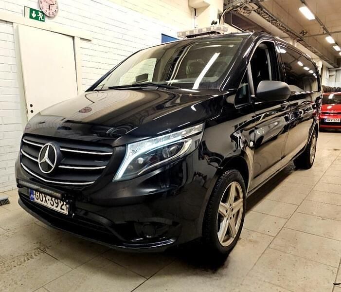 Käytetty Mercedes Vito Edition 163 HP (119 kW) 2022 Musta Van
