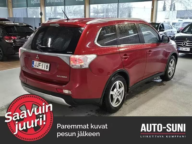 Käytetty Mitsubishi Outlander Intense 150 HP (110 kW) 2014 Katumaasturi