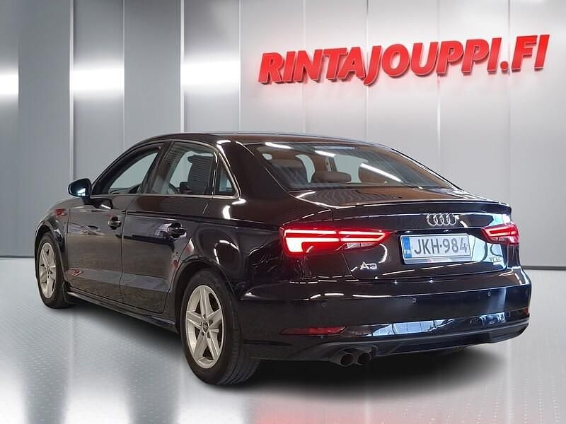 Käytetty Audi A3 Advanced 150 HP (110 kW) 2017 Musta Sedan