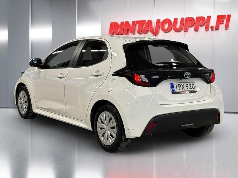 Käytetty Toyota Yaris Hybrid Active 116 HP (85 kW) 2022 Valkoinen Viistoperä