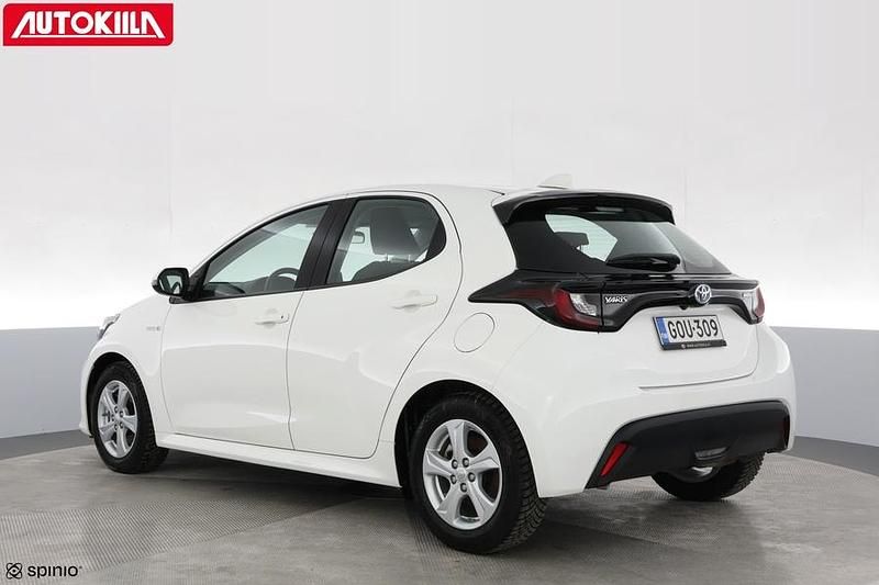 Käytetty Toyota Yaris Hybrid Active 116 HP (85 kW) 2021 Valkoinen Viistoperä