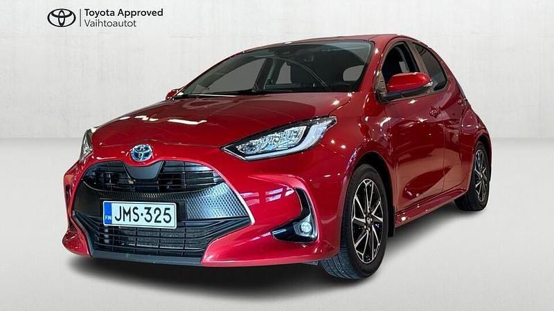 Käytetty Toyota Yaris Hybrid Style 116 HP (85 kW) 2022 Punainen Viistoperä