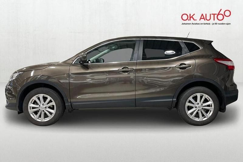 Ruskea (beige) Käytetty 2016 Nissan Qashqai Acenta+ Katumaasturi | 8 900 € (Perustarjous) - Kuva 1/2