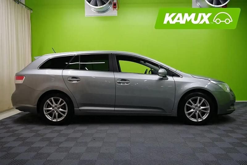 Käytetty Toyota Avensis Sol 152 HP (111 kW) 2011 Hopea / harmaa Farmari