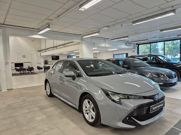Käytetty Toyota Corolla Multidrive S 114 HP (83 kW) 2019 Harmaa Viistoperä