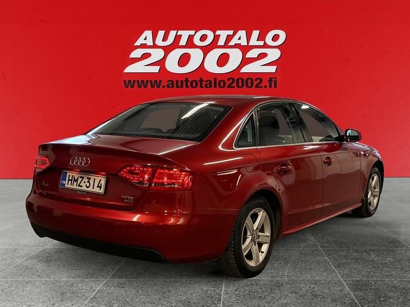 Käytetty Audi A4 Business 211 HP (155 kW) 2011 Punainen Sedan
