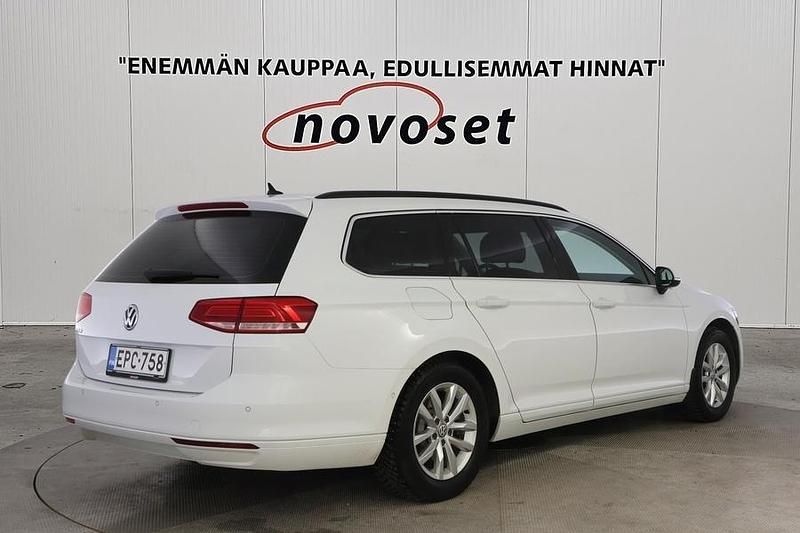 Käytetty VW Passat Comfortline 125 HP (91 kW) 2018 Valkoinen Farmari
