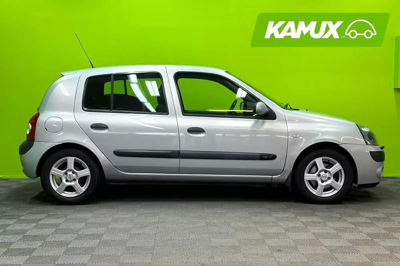 Käytetty Renault Clio II 75 HP (55 kW) 2005 Hopea / harmaa Viistoperä