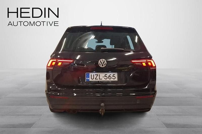 Käytetty VW Tiguan Comfortline 125 HP (91 kW) 2016 Musta Katumaasturi