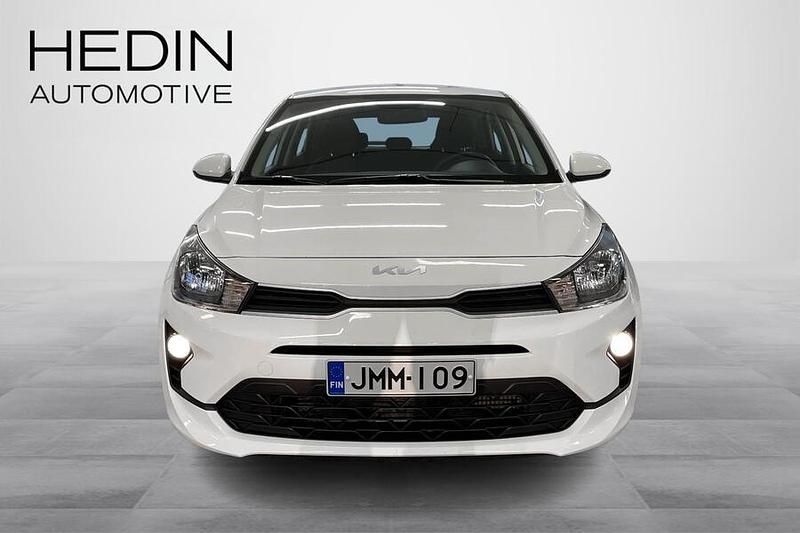 Käytetty Kia Rio LX 101 HP (74 kW) 2022 Valkoinen Viistoperä