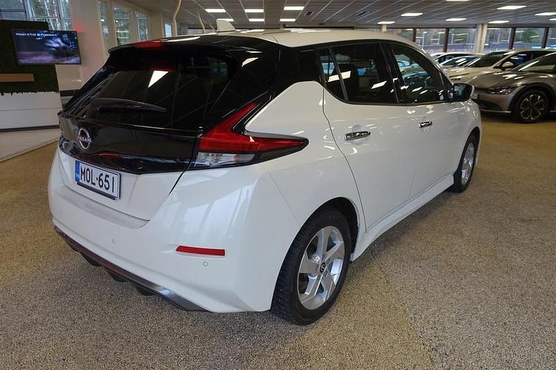 Käytetty Nissan Leaf N-Connecta 110 kW (150 HP) 2022 Valkoinen Viistoperä