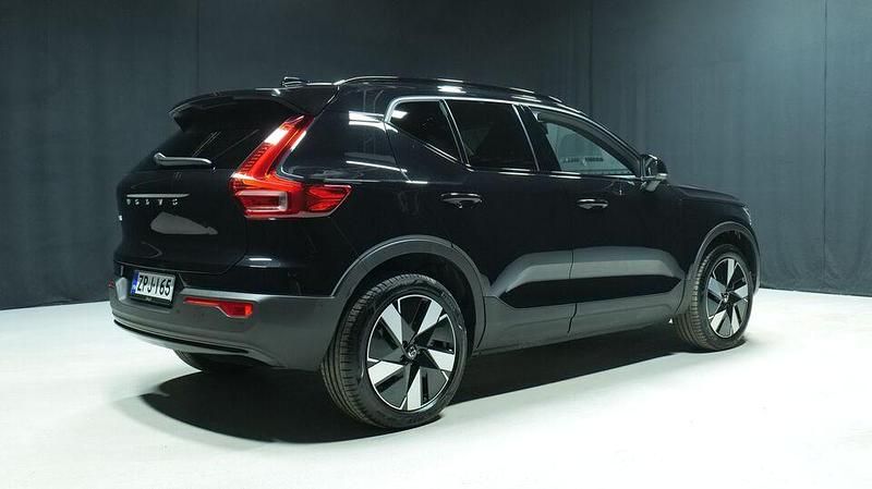 Käytetty Volvo EX40 Plus 185 kW (252 HP) 2024 Musta Katumaasturi