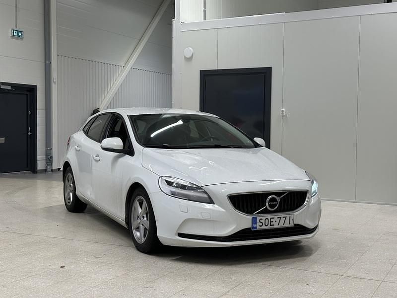 Käytetty 2019 Volvo V40 Dynamic Viistoperä | 15 800 € (Perustarjous) - Kuva 1/2