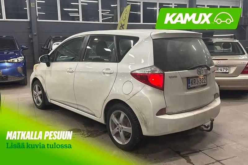 Käytetty Toyota Verso-S 99 HP (72 kW) 2011 Valkoinen Tila-auto