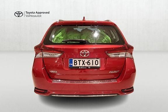 Käytetty Toyota Auris Touring Sports Active 116 HP (85 kW) 2016 Punainen Farmari