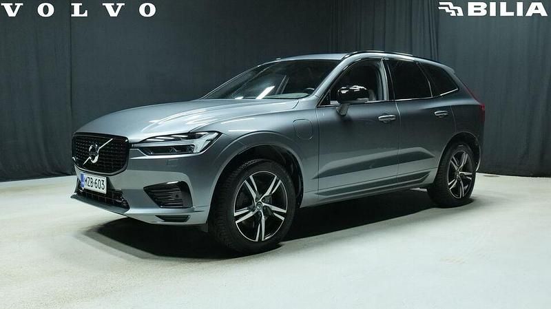 Harmaa Käytetty 2021 Volvo XC60 R-Design Katumaasturi | 38 900 € (Hieman kallis) - Kuva 1/3