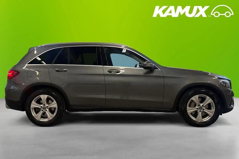 Käytetty Mercedes GLC220 Business 170 HP (125 kW) 2018 Hopea / harmaa Katumaasturi