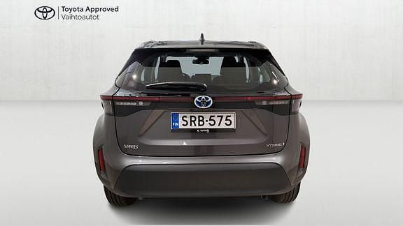 Käytetty Toyota Yaris Cross Active 116 HP (85 kW) 2024 Harmaa Katumaasturi