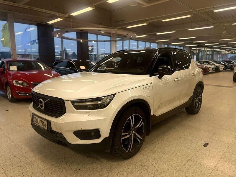 Valkoinen Käytetty 2020 Volvo XC40 Comfort Katumaasturi | 29 900 € (Hyvä tarjous) - Kuva 1/1