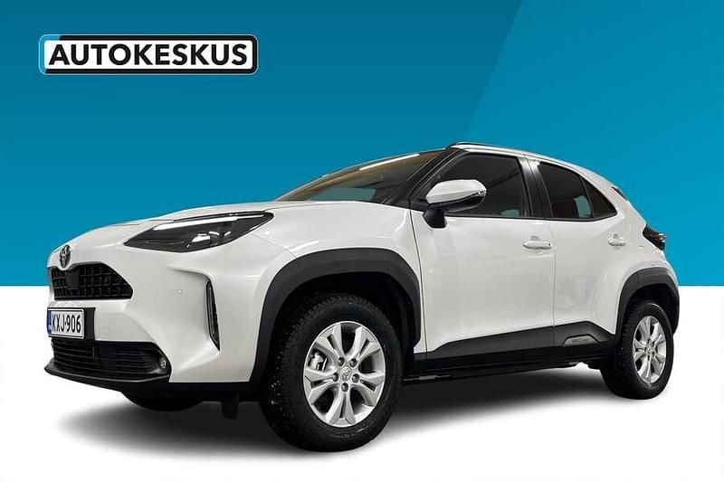 Käytetty Toyota Yaris Cross Active 116 HP (85 kW) 2025 1l0 silver metallic Katumaasturi