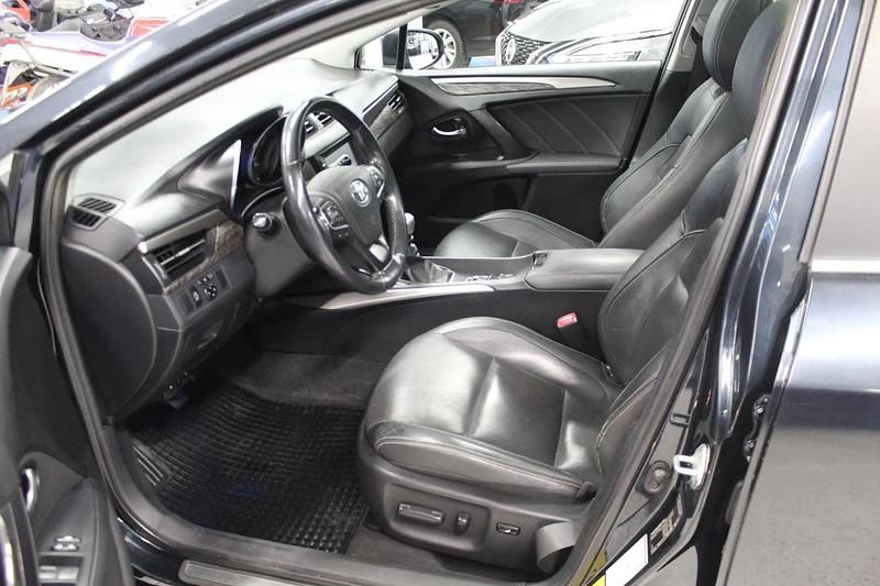 Käytetty Toyota Avensis Business Edition 194 HP (142 kW) 2016 Harmaa Farmari