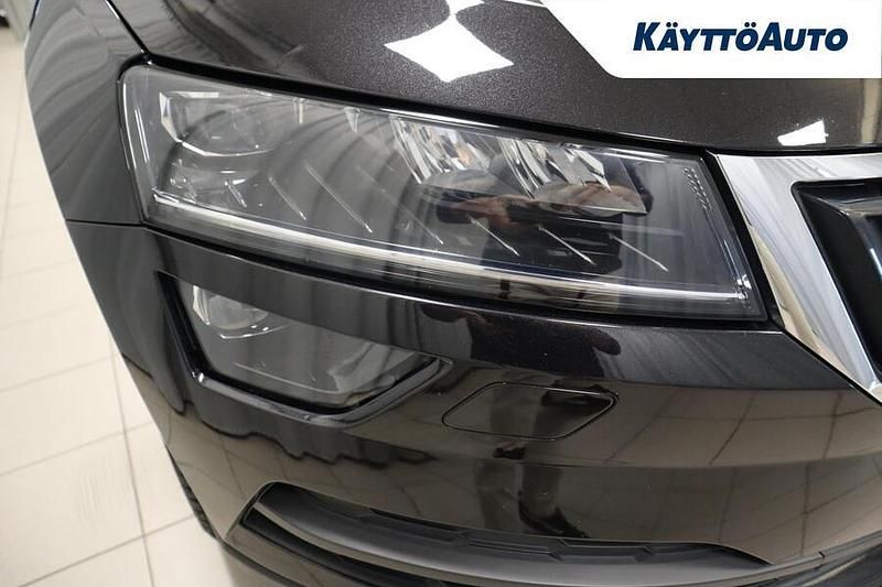 Käytetty Skoda Karoq Style 116 HP (85 kW) 2018 Musta Katumaasturi
