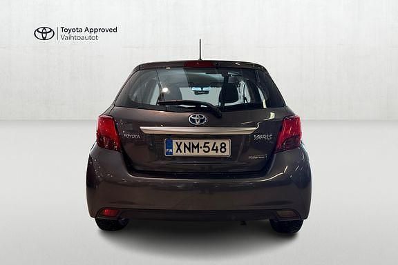 Käytetty Toyota Yaris Active 72 HP (52 kW) 2016 Harmaa Viistoperä