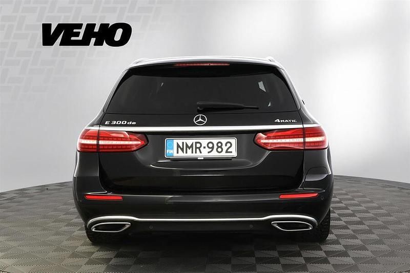 Käytetty Mercedes E300 Premium 194 HP (142 kW) 2022 Musta Farmari