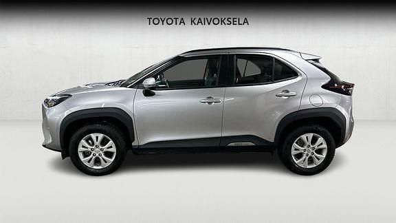 Käytetty Toyota Yaris Cross Active 116 HP (85 kW) 2024 Hopea Katumaasturi