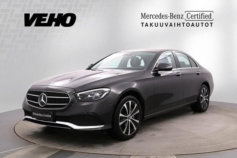 Käytetty Mercedes E300 Avantgarde 194 HP (142 kW) 2022 Harmaa Sedan