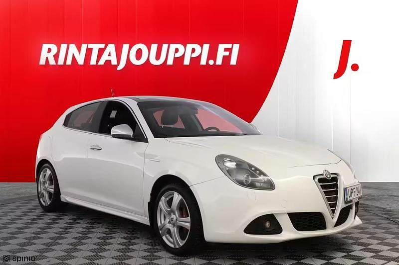 Käytetty Alfa Romeo Giulietta 140 HP (102 kW) 2011 Valkoinen Viistoperä