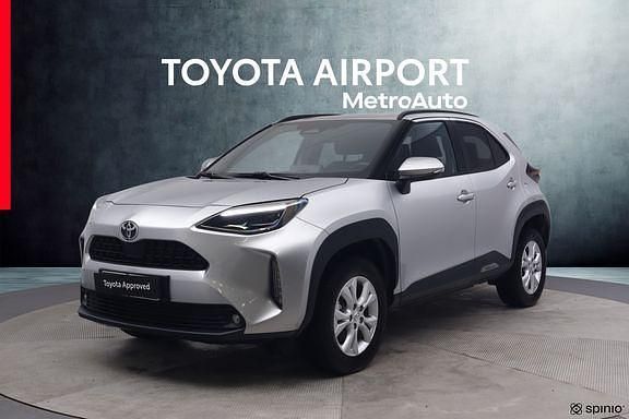 Met. hopea Käytetty 2024 Toyota Yaris Cross Katumaasturi | 29 390 € (Hyvä tarjous) - Kuva 1/4