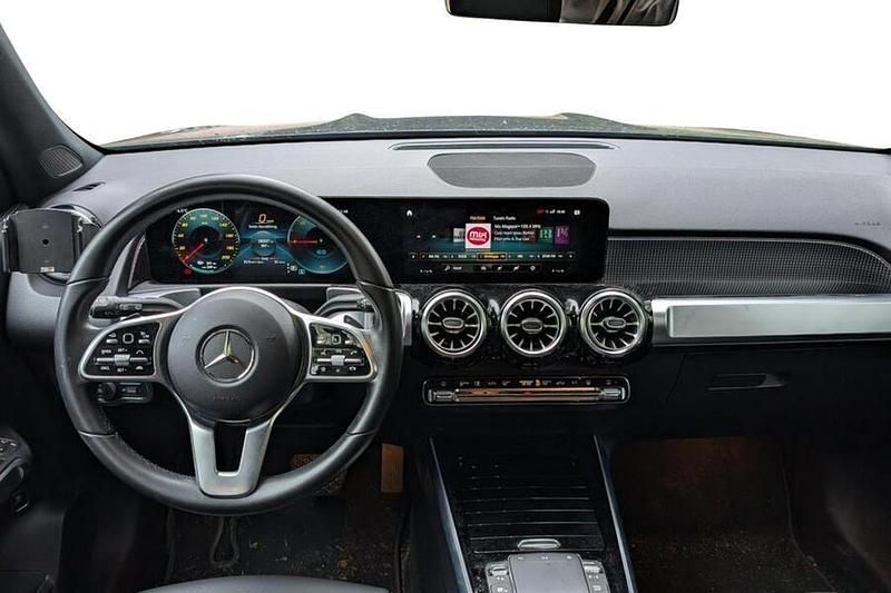 Käytetty Mercedes EQB300 Business 167 kW (228 HP) 2023 Katumaasturi