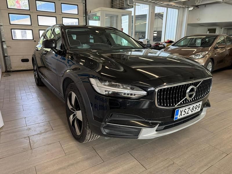 Käytetty Volvo V90 CC Business Edition 190 HP (139 kW) 2018 Farmari